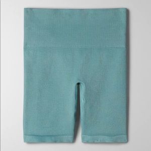 Aritzia ribbed Hi-rise 7" shorts AND matching bra top